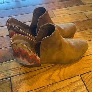 New never worn cute booties!!
